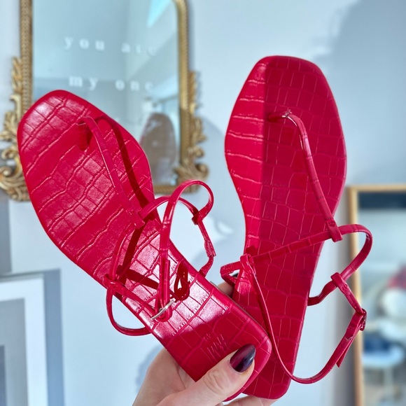 Red Leather 🐊 Crocodile Strappy Sandals ♥️ - Picture 1 of 6